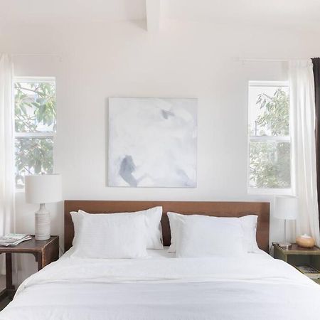 Take It Easy On The Porch In A Hollywood Hideaway Villa Los Angeles Bagian luar foto