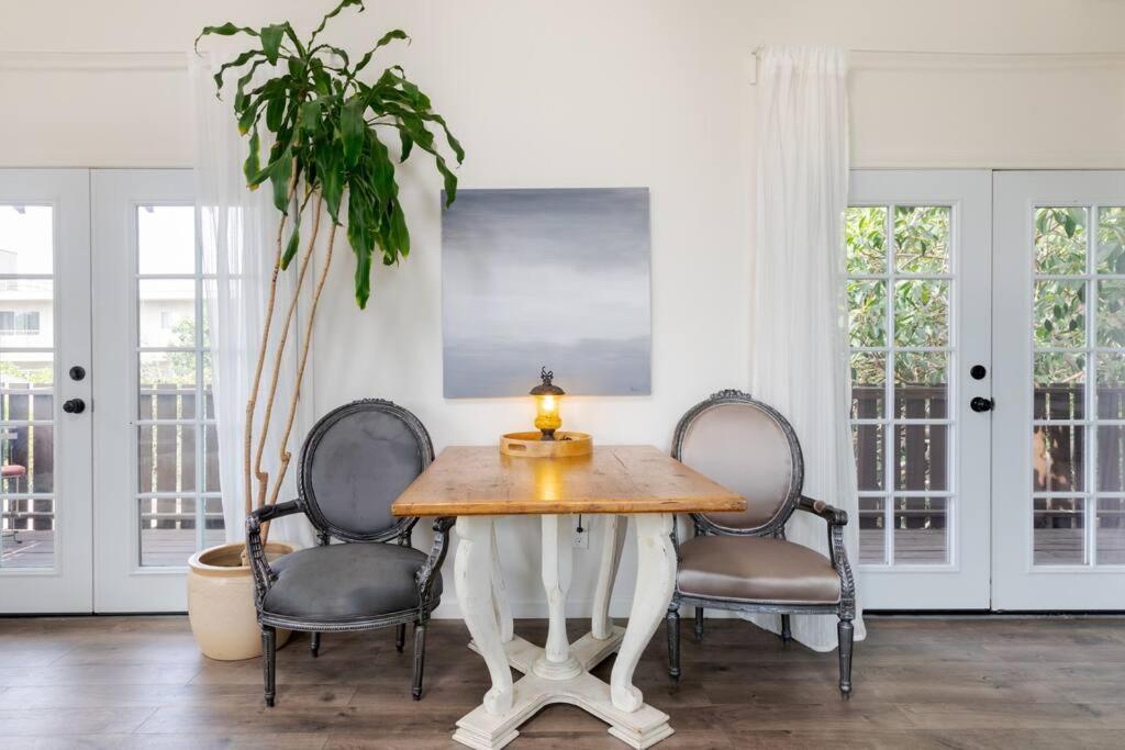 Take It Easy On The Porch In A Hollywood Hideaway Villa Los Angeles Bagian luar foto