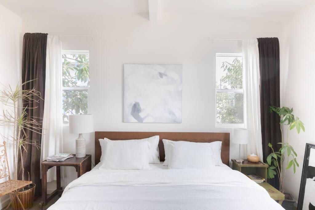 Take It Easy On The Porch In A Hollywood Hideaway Villa Los Angeles Bagian luar foto